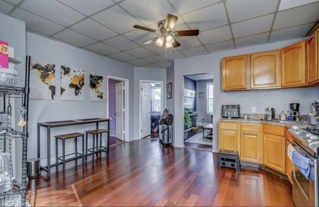 Building Photo - 128 W 20th St