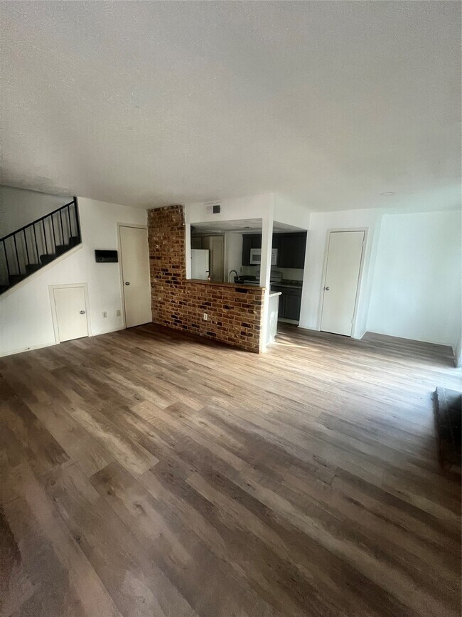 Building Photo - 5670 Birchmont Dr