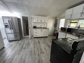 Building Photo - 337 Maxwell St