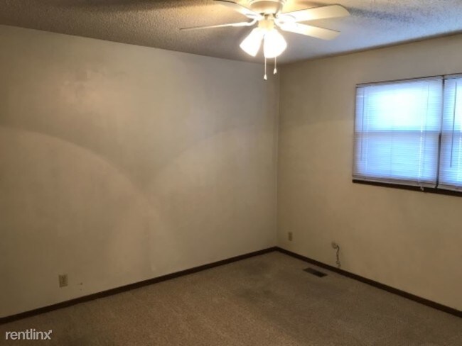 Building Photo - 3405 Ridgewood Dr