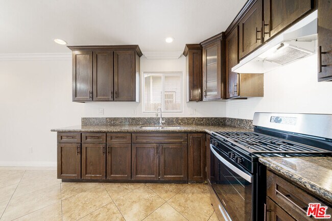 Foto del edificio - 838 E 80th St
