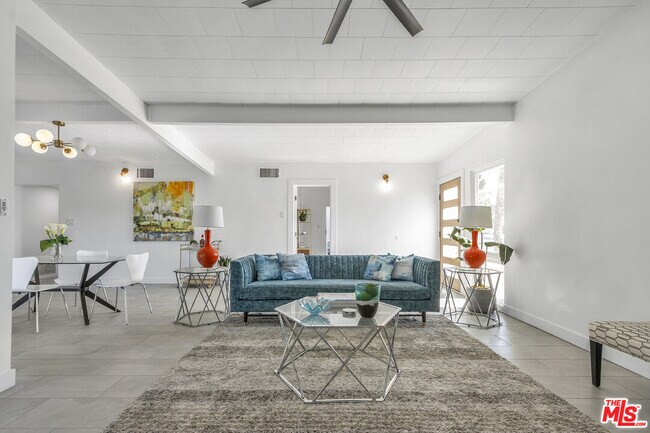 Foto del edificio - 547 N Farrell Dr