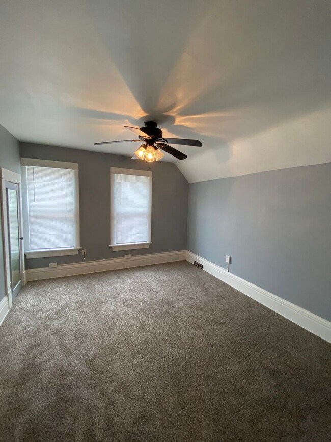 1811 27th St Unit 1811 Apt 3, Rock Island, IL 61201 Room for Rent in