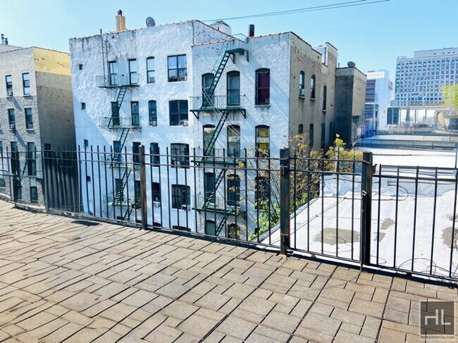 Building Photo - Gorgeous Harlem 1 Bedroom with Private Roo...