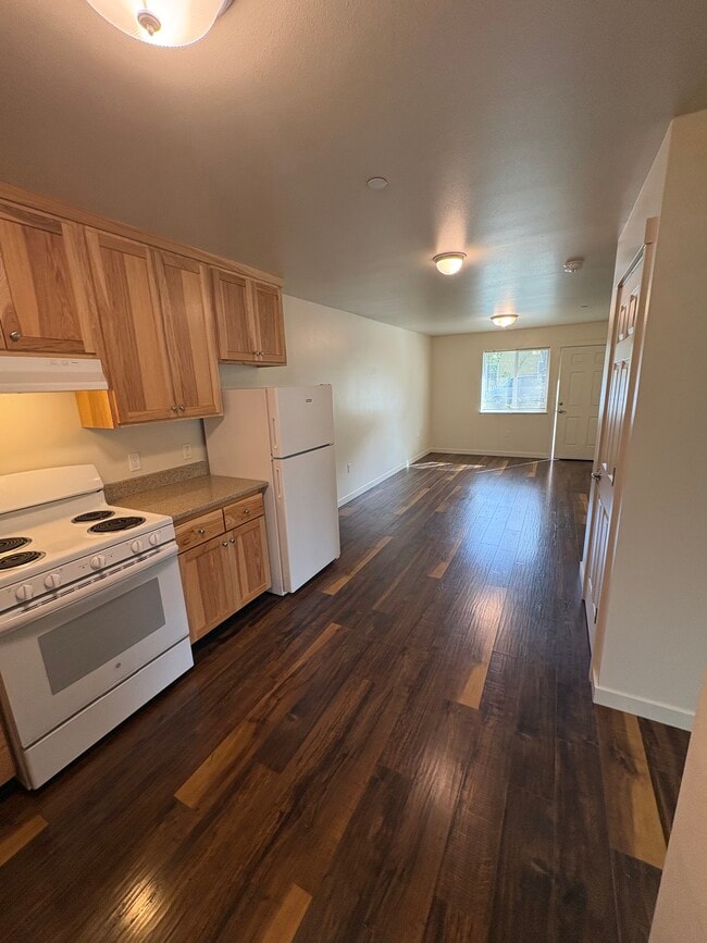 Building Photo - 909 W 4th Ave