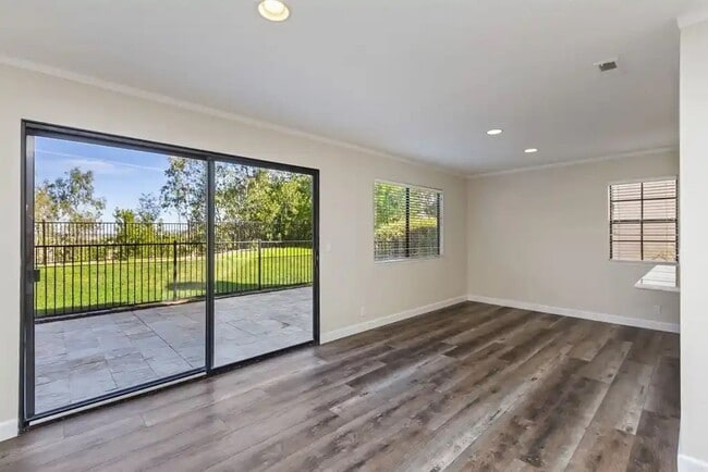 Building Photo - Upgraded La Costa Townhome