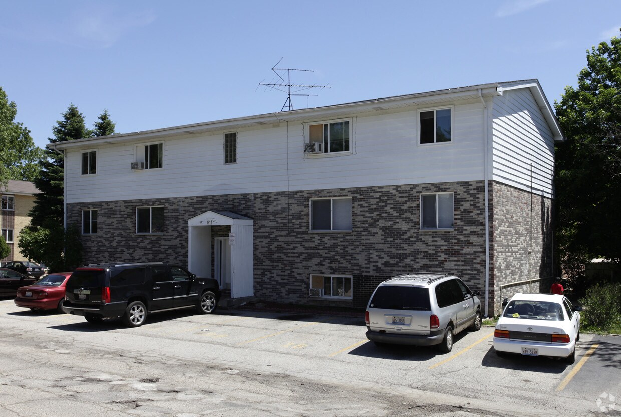 811 Walnut St, Mundelein, IL 60060 Apartments in Mundelein, IL