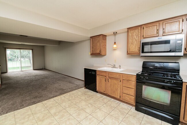 Foto del edificio - 3 bedroom / 2.5 bathroom Townhome for Rent...