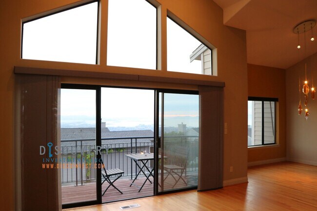 Foto del edificio - March Rent Free! Hiller Highlands Modern T...