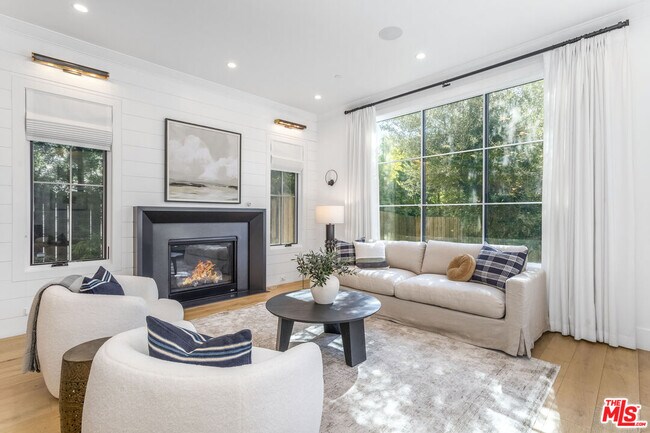 Building Photo - 100 S Crescent Heights Blvd
