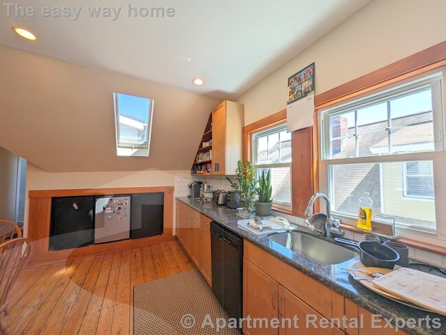 Building Photo - 36 Orchard St