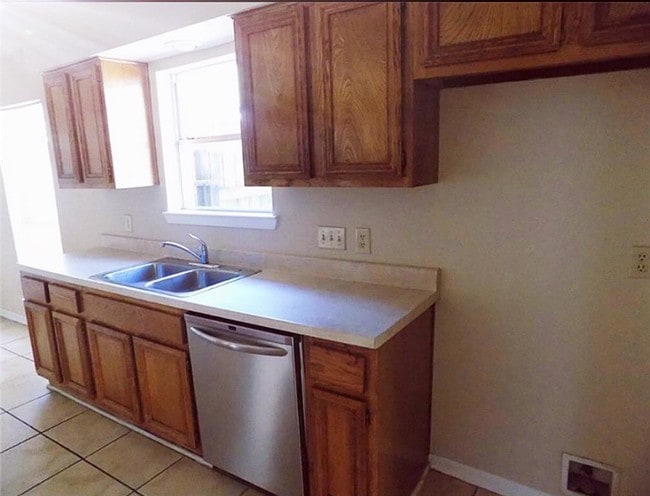 Building Photo - 3718 Village Grove Dr