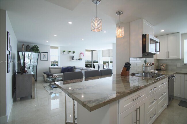Building Photo - 3015 N Ocean Blvd