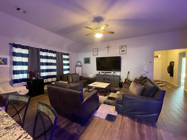 Foto del edificio - 14007 S River Dr