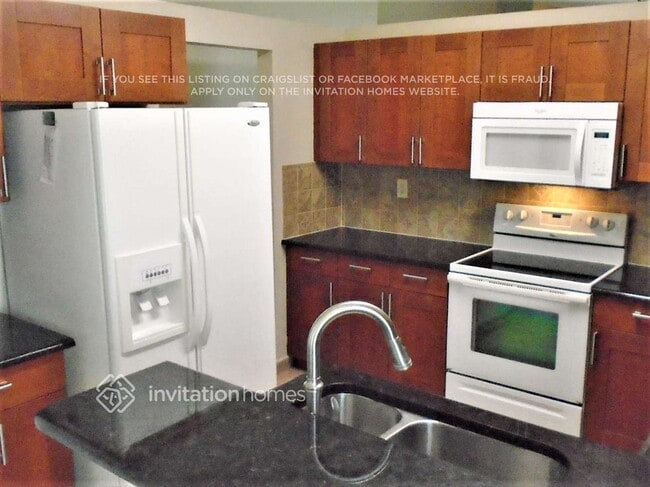 Building Photo - 406 SW 206th Ave