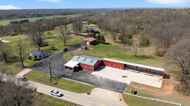 Building Photo - 2401 S Maestri Rd