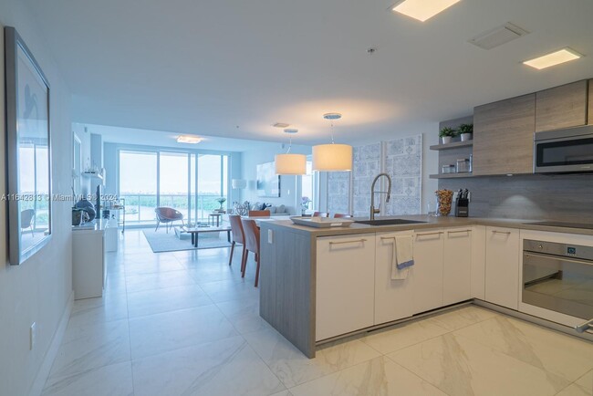 Foto del edificio - 400 Sunny Isles Blvd