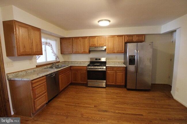 Building Photo - 832 Mildred Ave