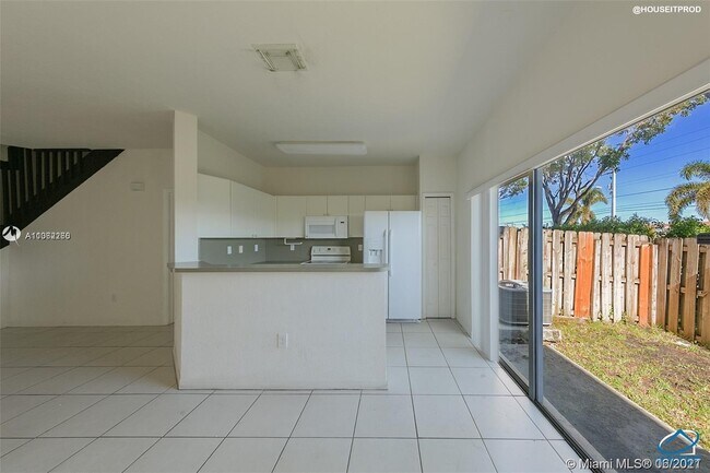 Foto del edificio - 8401 NW 107th Ct 6-36 Doral Fl 33178