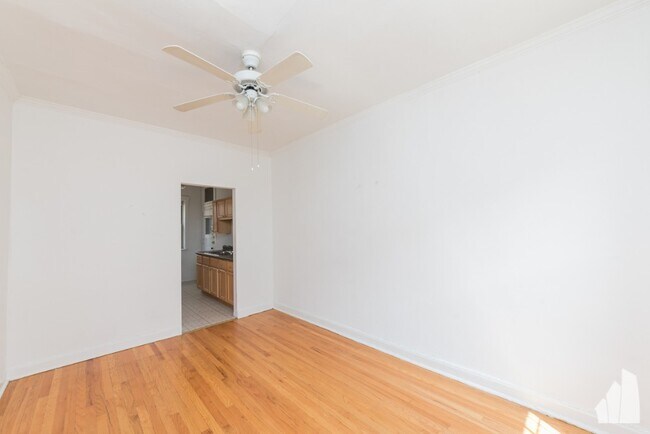 Building Photo - 1916 W Winona St