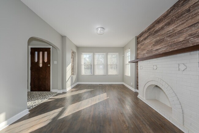 Building Photo - 8358 S Sangamon St