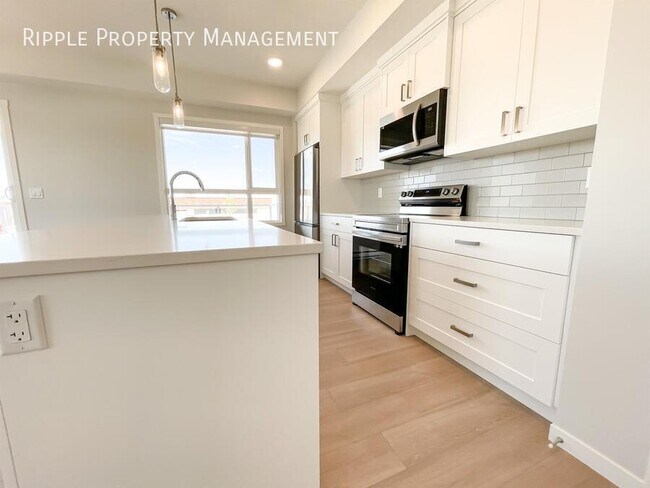Building Photo - AMAZING 2 BEDS/ 2 BATHS CONDO