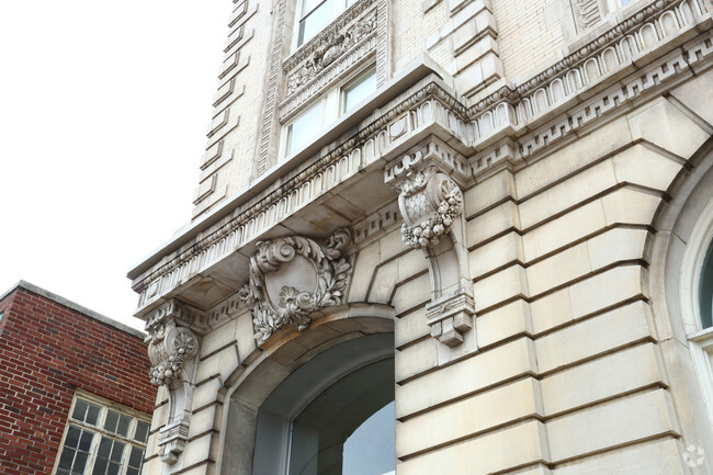 Building Photo - City Clock