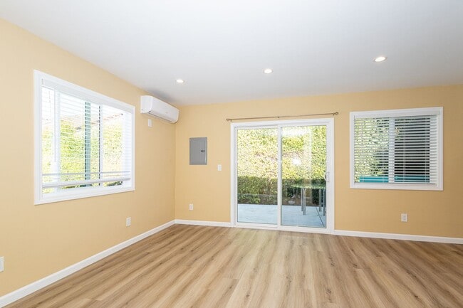 Building Photo - New Construction - Centrally located - Pri...