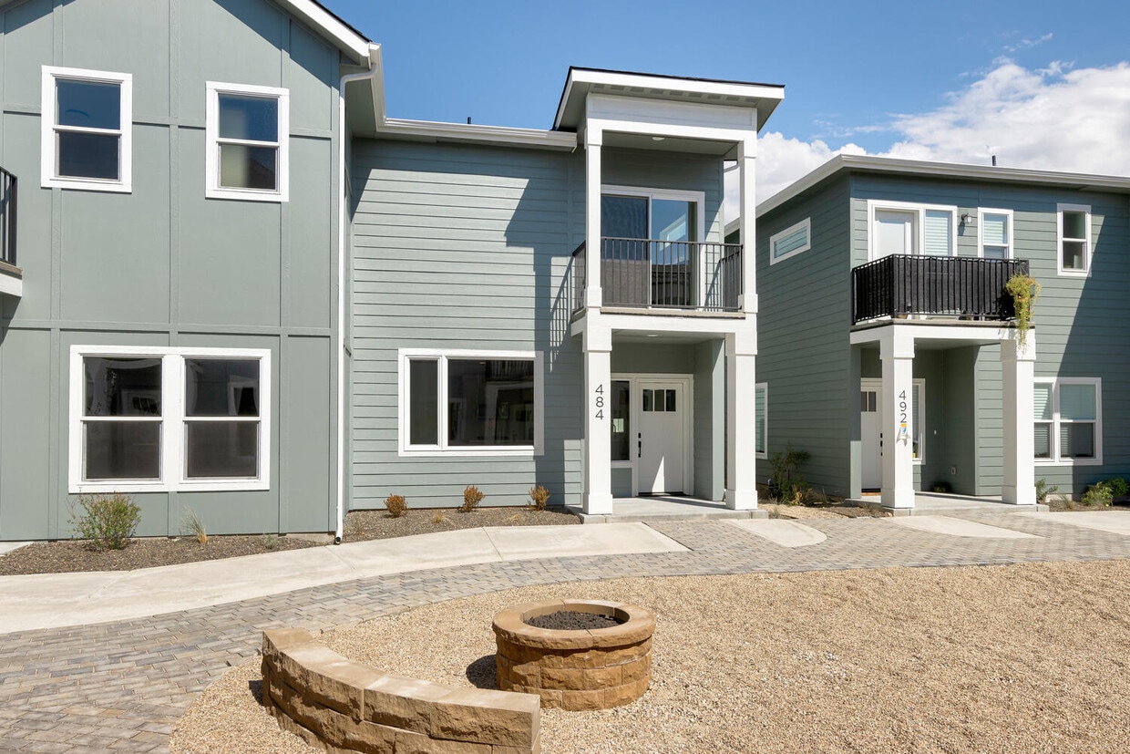 484 E Heron Park St, Garden City, ID 83714 Townhome Rentals in Garden