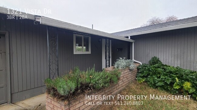 Foto del edificio - 1321 Vista Dr