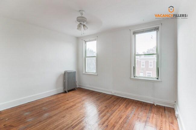 Building Photo - 304 W 31st St