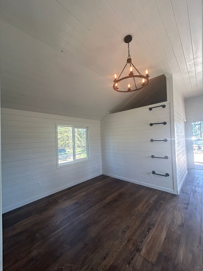 Building Photo - Beautiful & Private Scandinavian Designed Cabin