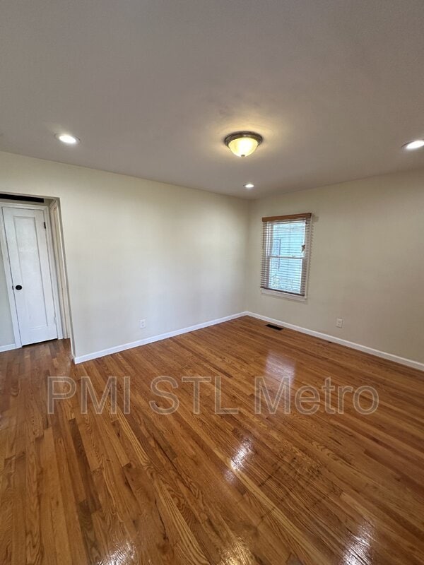 Building Photo - 8018 Aline Ave