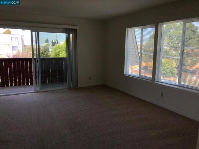 Foto del edificio - 2040 Santa Clara Ave