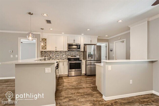 Foto del edificio - 3 br, 2 bath House - 14005 Amero Ln UNIT
