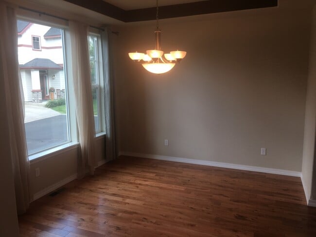 Foto del edificio - 60958 Snowbrush Dr