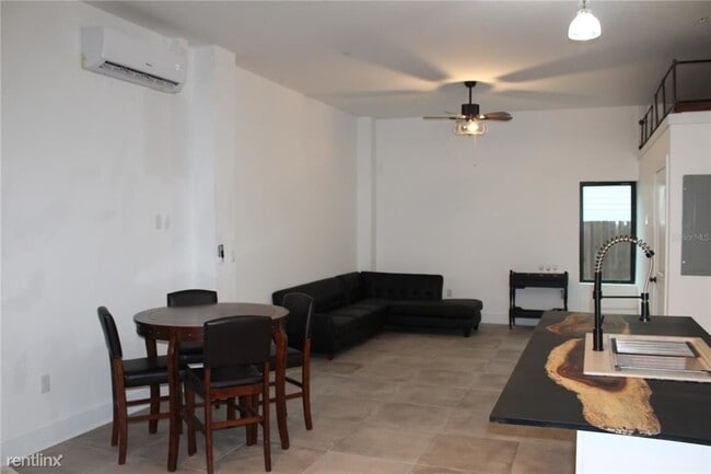 Building Photo - 1 br, 1 bath Condo - 2015 N Central Ave # 101