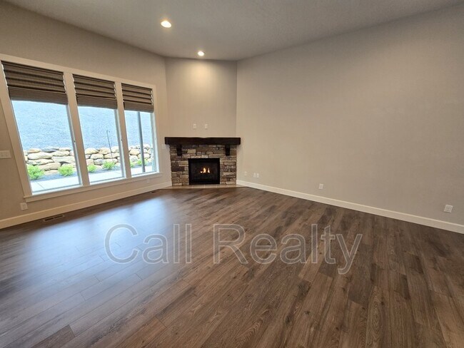 Foto del edificio - 5530 N Radium Ln