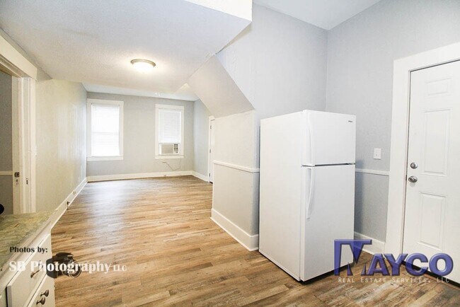 Foto del edificio - 2413 Creswell Ave