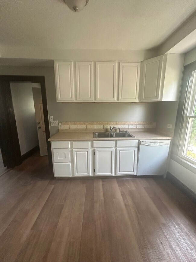 Building Photo - 2103 W 106 ST