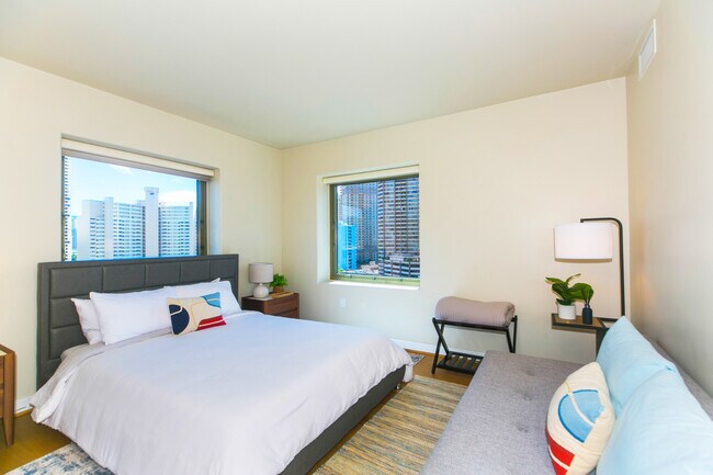 Building Photo - 1551 Ala Wai Blvd