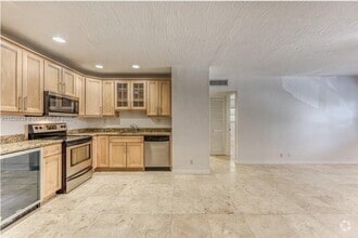 Building Photo - 530 NE 15th Ct