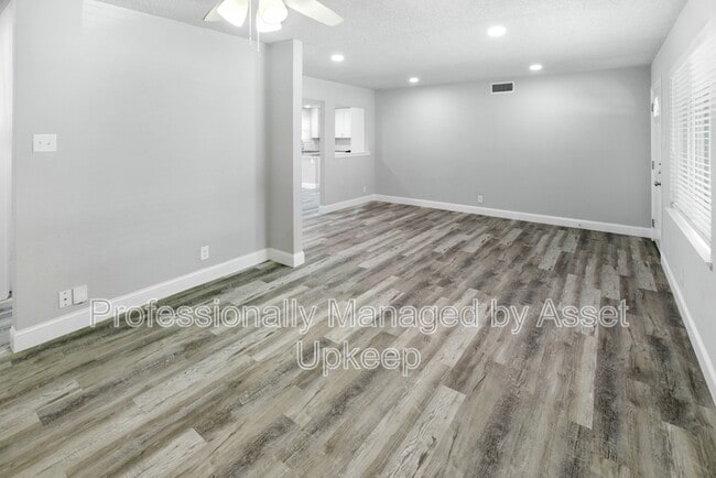 Foto del edificio - 1223 Dumont Dr