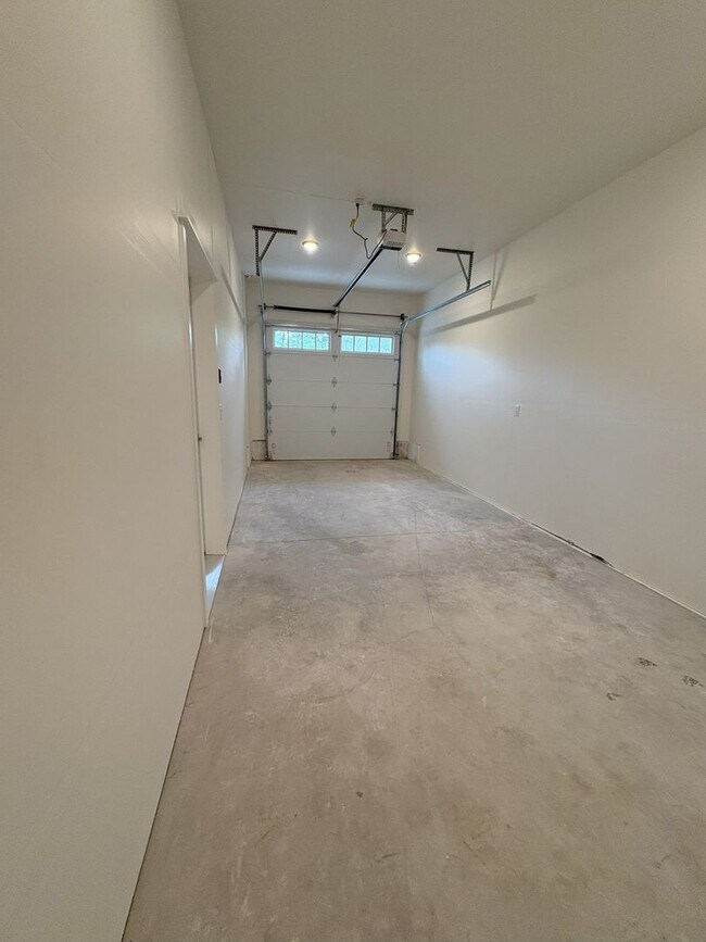 Foto del edificio - New Townhome with 3 Masters
