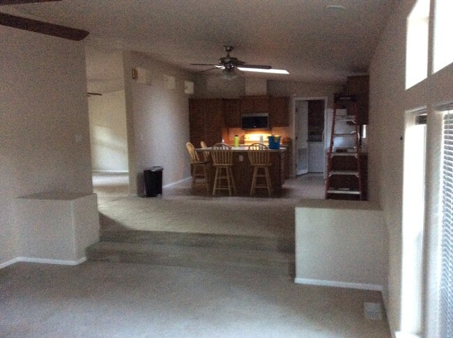 Large kitchen island - 4363 E Wintergreen Rd