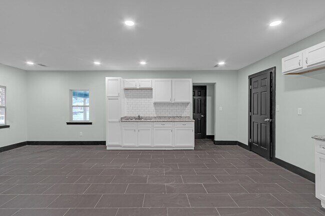 Building Photo - 1697 Baine Ave