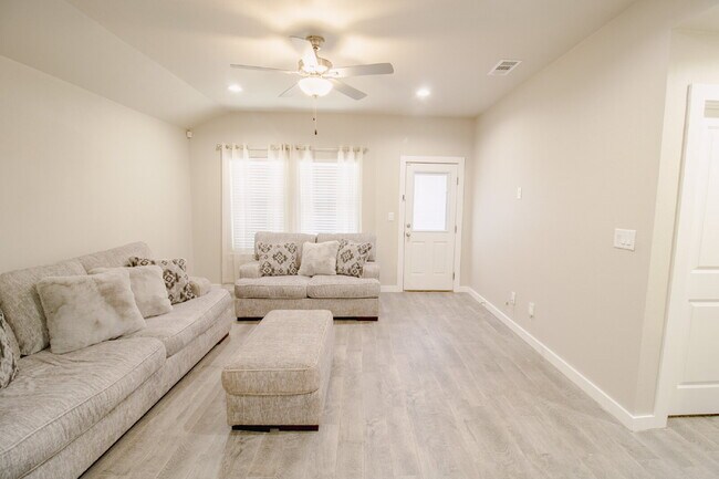 Foto del edificio - "Charming 3-Bed, 2-Bath Oasis in Lubbock – Spacious 1,489 Sq Ft Haven!"