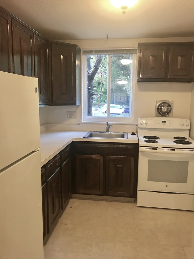 Foto del edificio - 144 Oakwood Ave