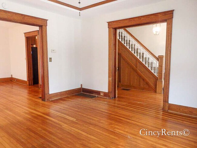 Building Photo - 2319 Victor St