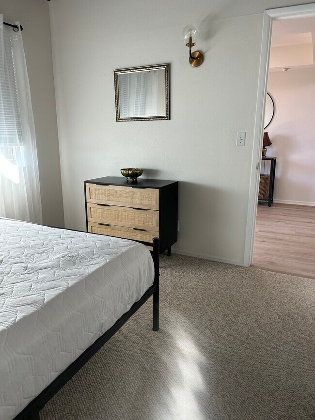 Foto del edificio - 440 N Dodge Blvd